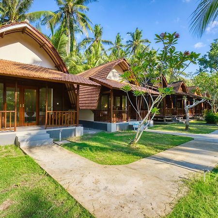 Puri Yalus Bungalow Apartment Toyapakeh Exterior photo