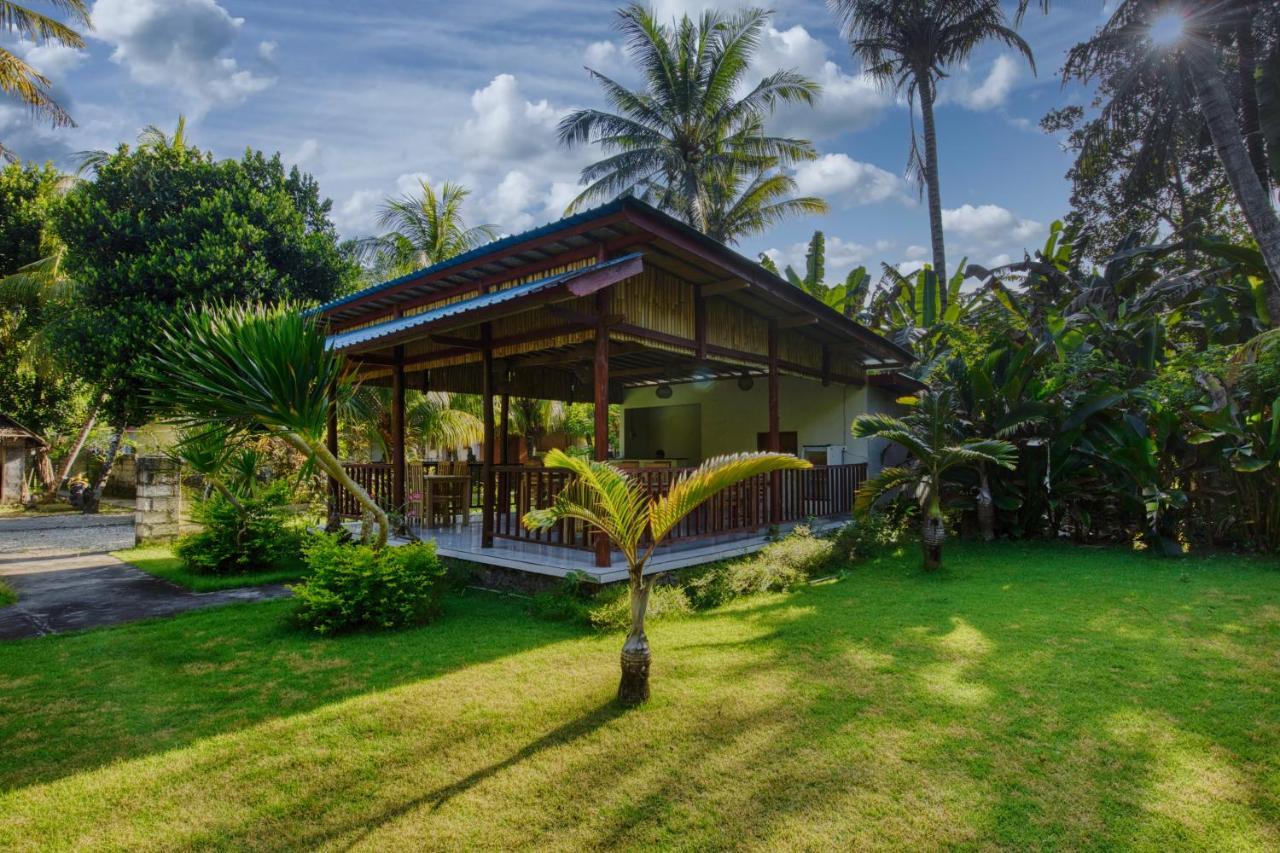 Puri Yalus Bungalow Apartment Toyapakeh Exterior photo