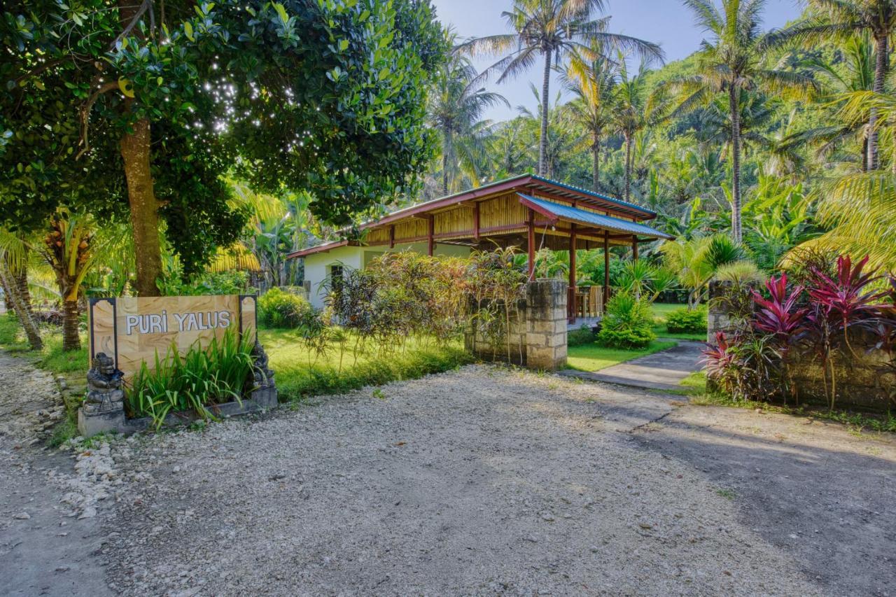 Puri Yalus Bungalow Apartment Toyapakeh Exterior photo